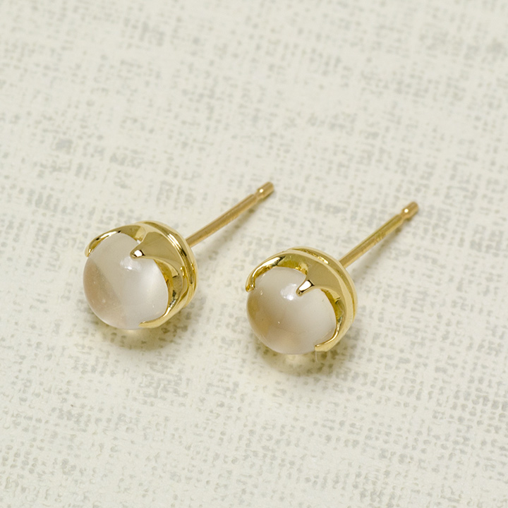 umu -アム- FINE JEWELRY STUIDIOカボション ムーンストーン スタッドピアスpi0210_kanban2.jpg