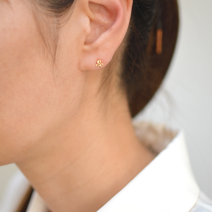 umu -アム- FINE JEWELRY STUIDIOK18 グロッシュラーライトガーネット フラワー スタッドピアスpi0215_i3.jpg