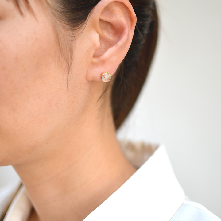 umu -アム- FINE JEWELRY STUIDIOカボション ムーンストーン スタッドピアスpi0220_i3.jpg