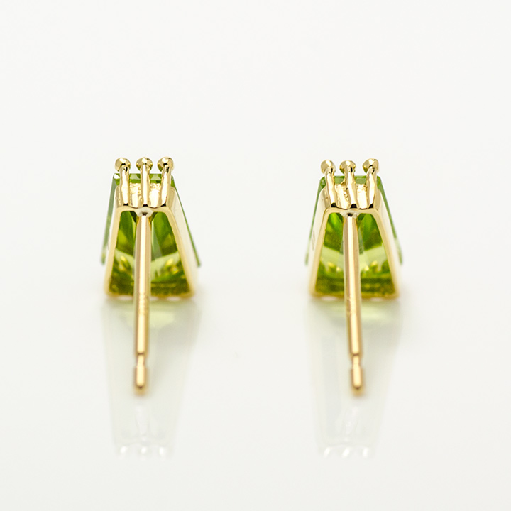 umu -アム- FINE JEWELRY STUIDIOK18 テーパーバゲット ペリドット スタッドピアスpi0222_u.jpg