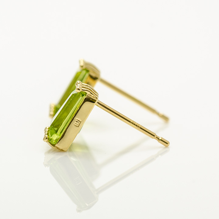 umu -アム- FINE JEWELRY STUIDIOK18 テーパーバゲット ペリドット スタッドピアスpi0222_y.jpg