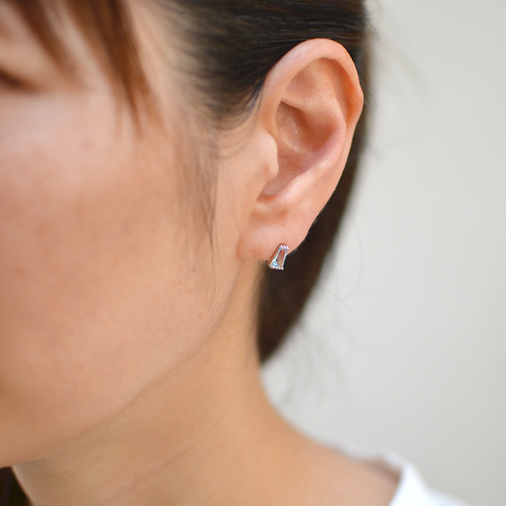 umu -アム- FINE JEWELRY STUIDIOK18 テーパーバゲットブルートパーズ スタッドピアスpi0223_i2.jpg