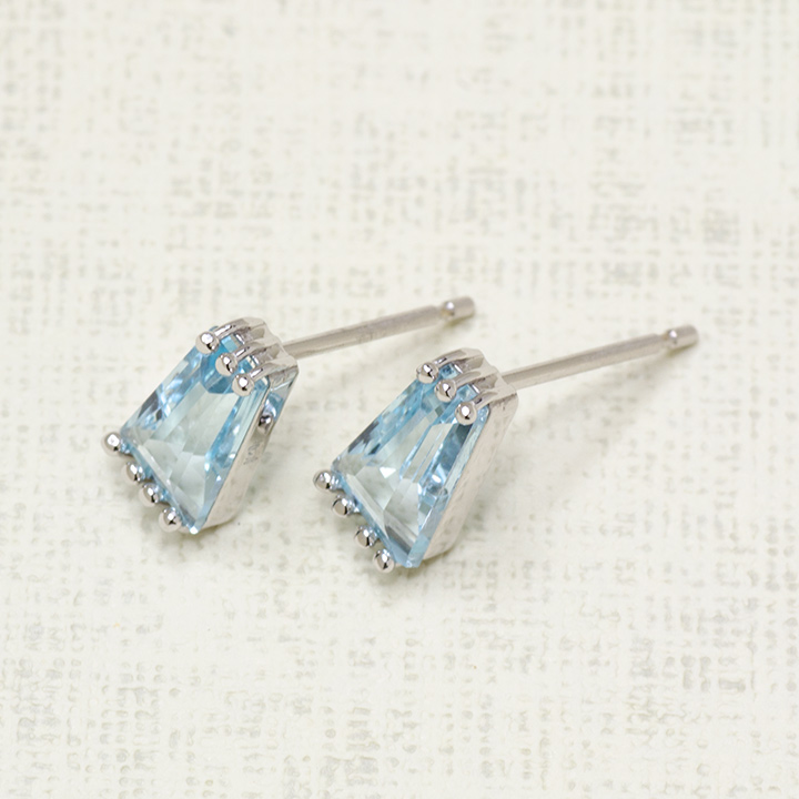 umu -アム- FINE JEWELRY STUIDIOK18 テーパーバゲットブルートパーズ スタッドピアスpi0223_kanban2.jpg