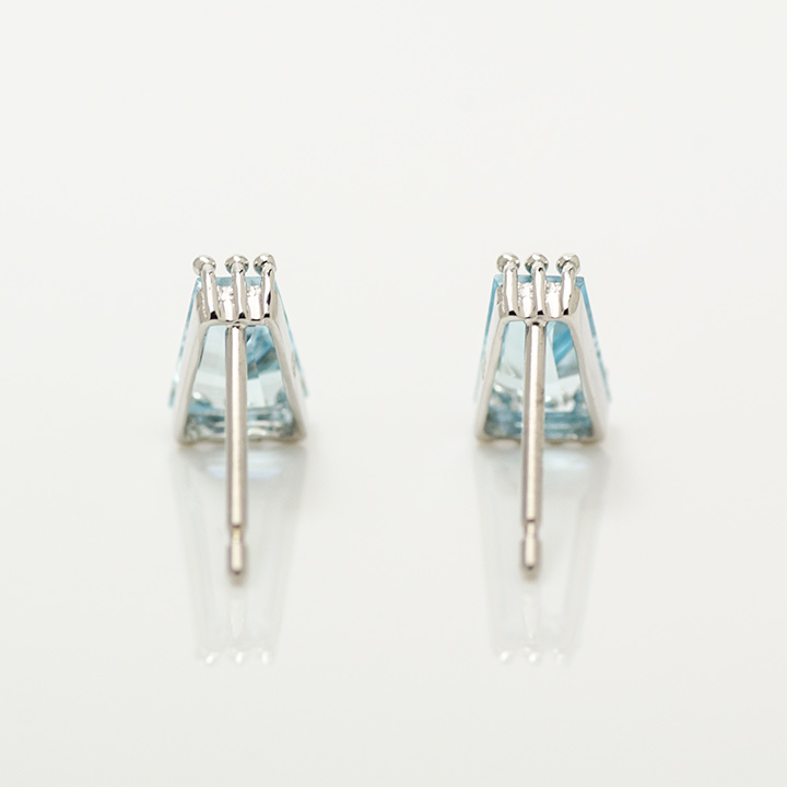 umu -アム- FINE JEWELRY STUIDIOK18 テーパーバゲットブルートパーズ スタッドピアスpi0223_u.jpg