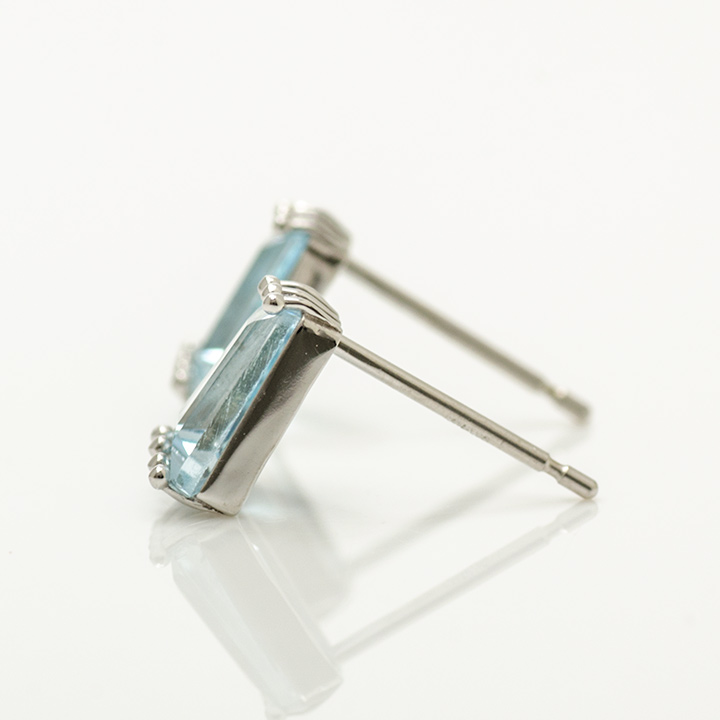 umu -アム- FINE JEWELRY STUIDIOK18 テーパーバゲットブルートパーズ スタッドピアスpi0223_y.jpg