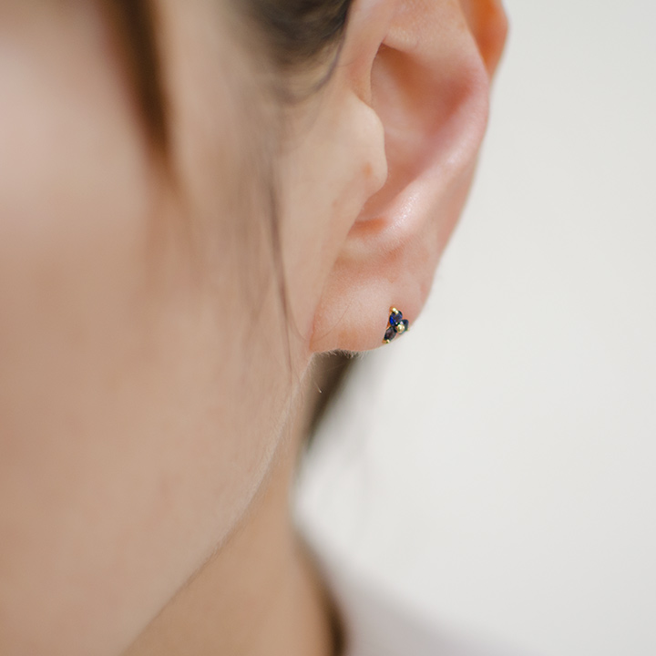 umu -アム- FINE JEWELRY STUIDIOK18 ブルーサファイア フラワーモチーフ スタッドピアスpi0236_i2.jpg