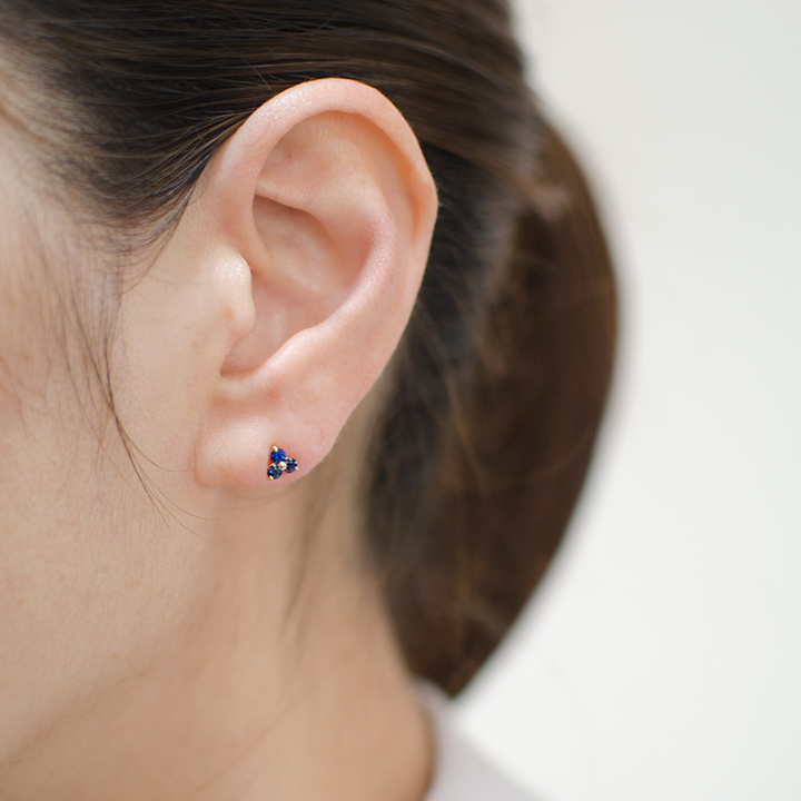 umu -アム- FINE JEWELRY STUIDIOK18 ブルーサファイア フラワーモチーフ スタッドピアスpi0236_i3.jpg