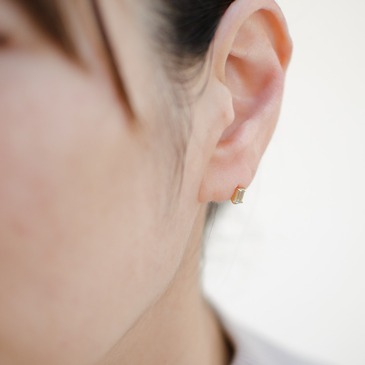 umu -アム- FINE JEWELRY STUIDIOK18 アクアマリン スタッドピアス 「formella」pi0240_i2.jpg