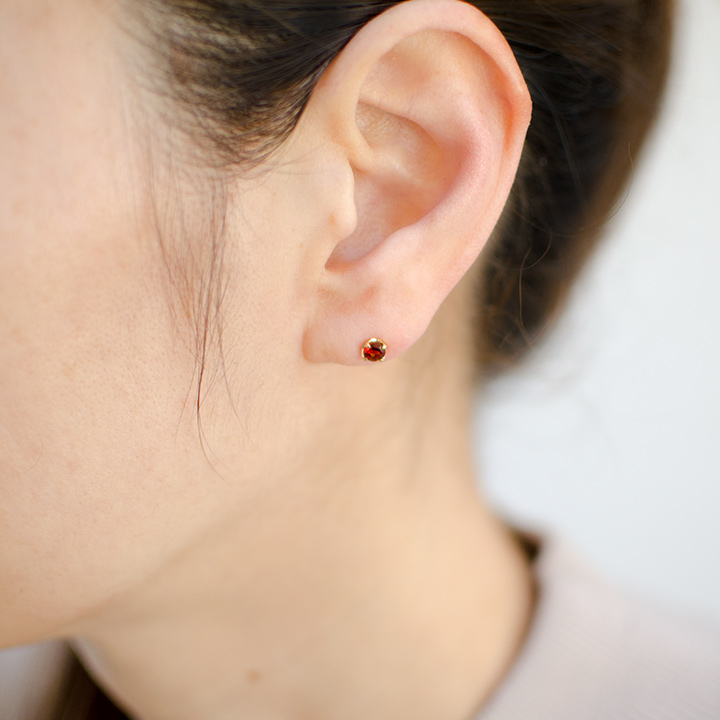 umu -アム- FINE JEWELRY STUIDIOK18 ガーネット スタッドピアス 「attore」pi0242_i2.jpg