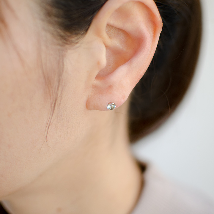 umu -アム- FINE JEWELRY STUIDIOK18 アクアマリン スタッドピアス 「attore」pi0244_i2.jpg