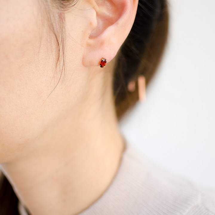 umu -アム- FINE JEWELRY STUIDIOK18 ガーネット スタッドピアス 「leale」pi0245_i3.jpg