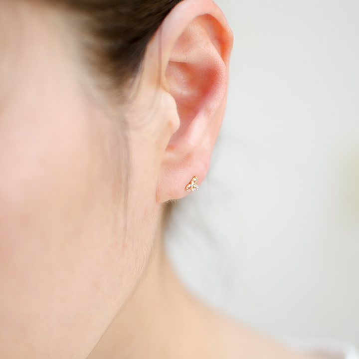 umu -アム- FINE JEWELRY STUIDIOK18 ブルームーンストーン フラワーモチーフ スタッドピアスpi0248_i2.jpg