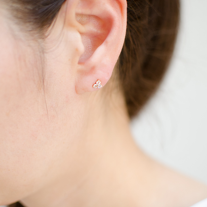 umu -アム- FINE JEWELRY STUIDIOK18 ブルームーンストーン フラワーモチーフ スタッドピアスpi0248_i3.jpg