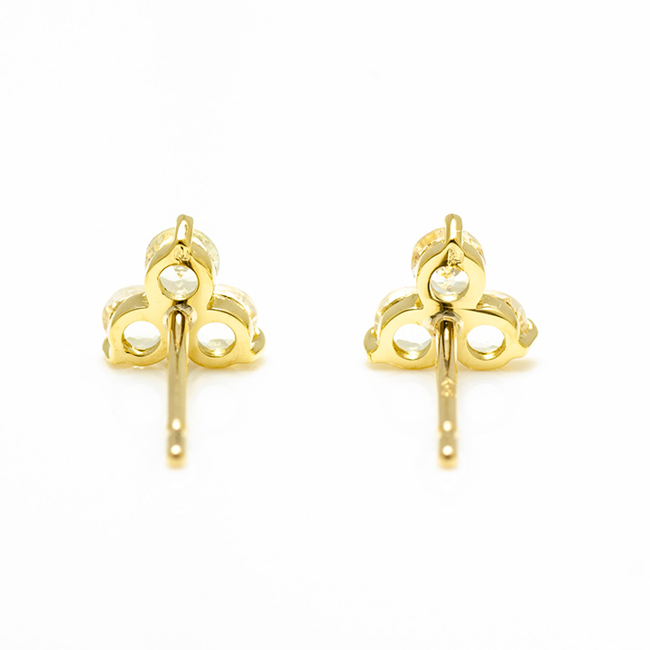 umu -アム- FINE JEWELRY STUIDIOK18 ブルームーンストーン フラワーモチーフ スタッドピアスpi0248_u.jpg