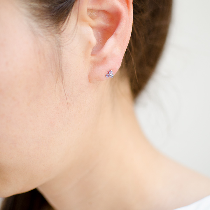 umu -アム- FINE JEWELRY STUIDIOK18 タンザナイト フラワーモチーフ スタッドピアスpi0250_i3.jpg