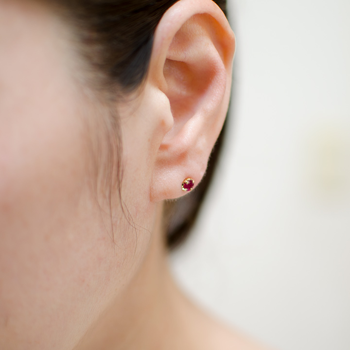 umu -アム- FINE JEWELRY STUIDIOK18 ルビー スタッドピアス 「attore」pi0252_i2.jpg