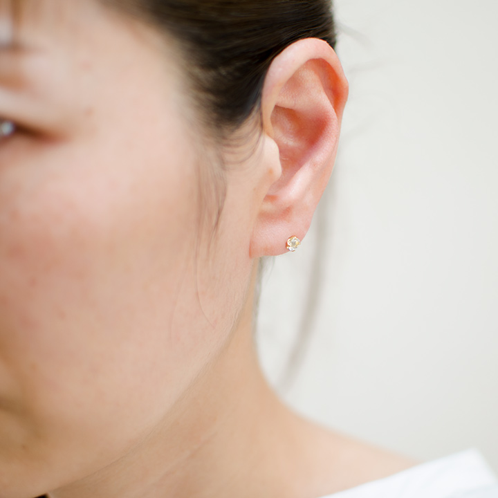 umu -アム- FINE JEWELRY STUIDIOK18 ブルームーンストーン スタッドピアス 「attore」pi0256_i2.jpg