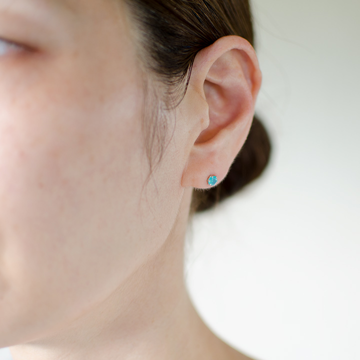 umu -アム- FINE JEWELRY STUIDIOK18 シーブルーカルセドニー スタッドピアス 「involtare」pi0263_i2.jpg