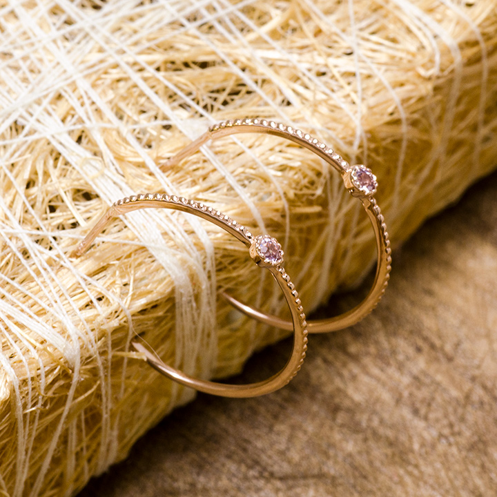 umu -アム- FINE JEWELRY STUIDIOK18 シャンパンガーネット スタッドピアス 「semino」pi0269_kanban2.jpg