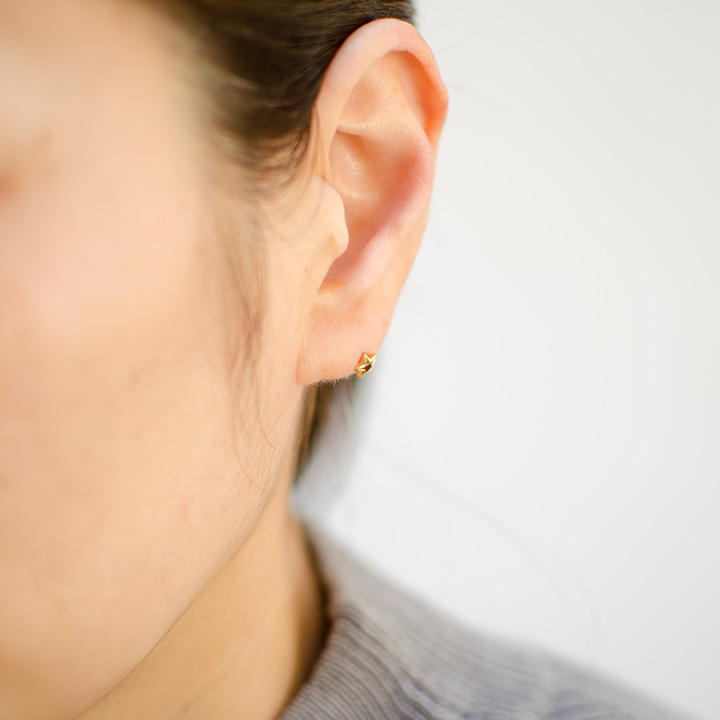 umu -アム- FINE JEWELRY STUIDIOK18 ガーネット スターモチーフ スタッドピアスpi0274_i2.jpg