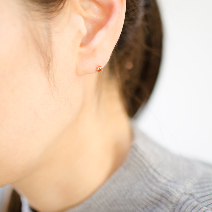 K18 ガーネット スターモチーフ スタッドピアス[商品番号:PI0274