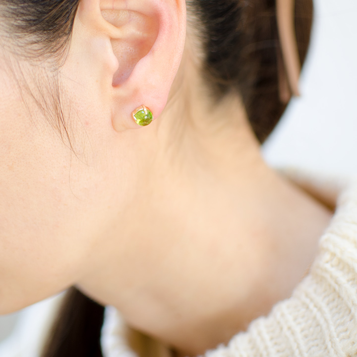 umu -アム- FINE JEWELRY STUIDIOK18 カボション ペリドット スタッドピアスpi0281_i3.jpg