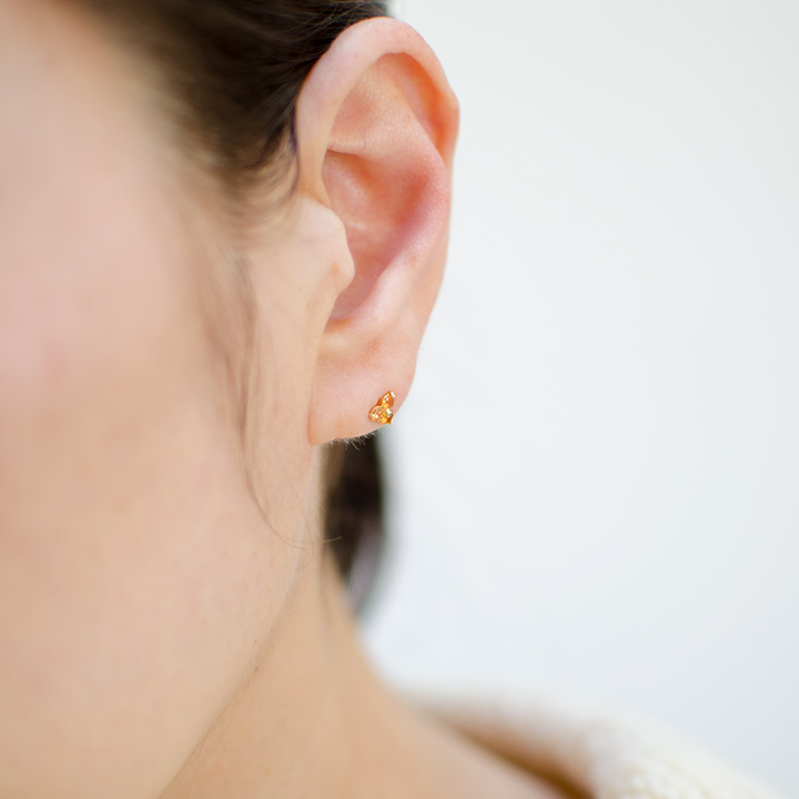 umu -アム- FINE JEWELRY STUIDIOスペサタイトガーネット フラワーモチーフ スタッドピアスpi0283_i2.jpg