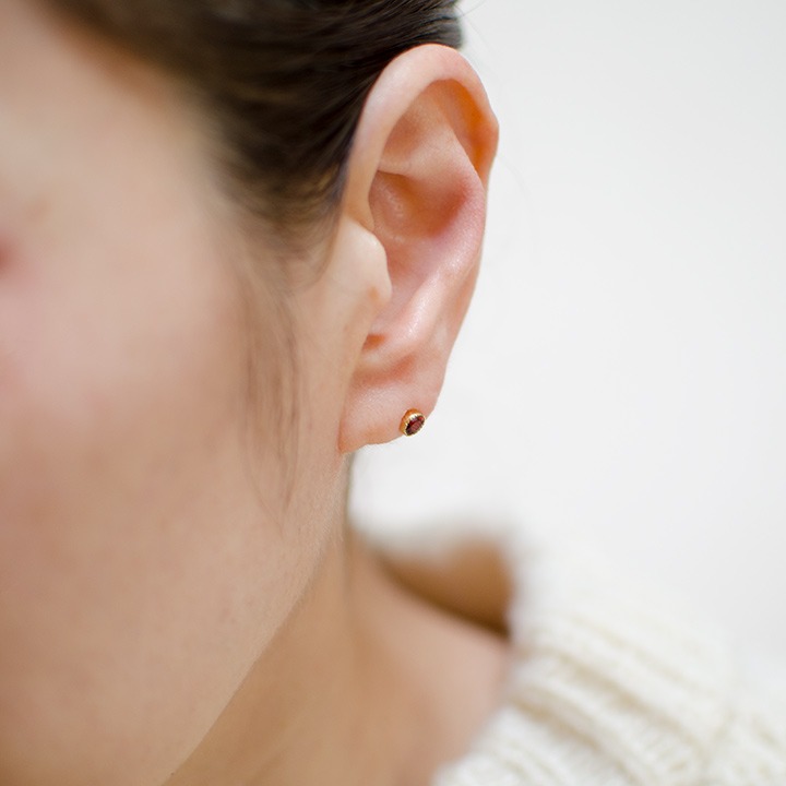 umu -アム- FINE JEWELRY STUIDIOガーネット スタッドピアス 「epica」pi0284_i2.jpg