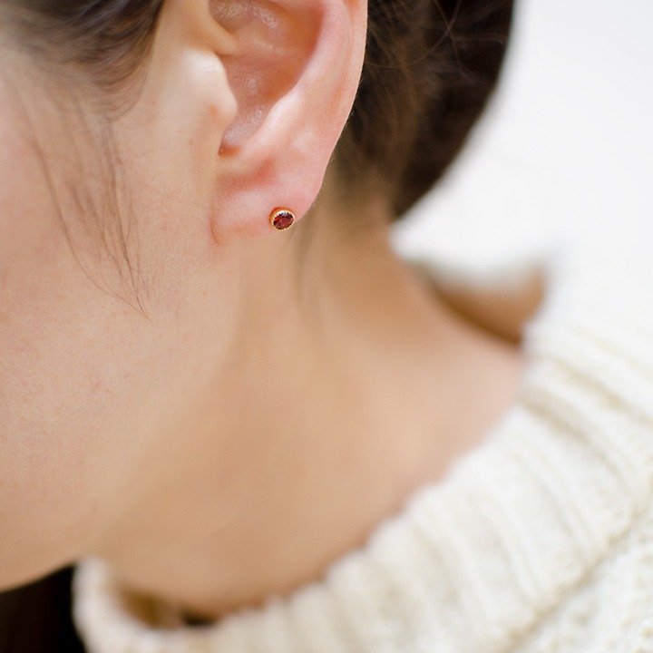 umu -アム- FINE JEWELRY STUIDIOガーネット スタッドピアス 「epica」pi0284_i3.jpg