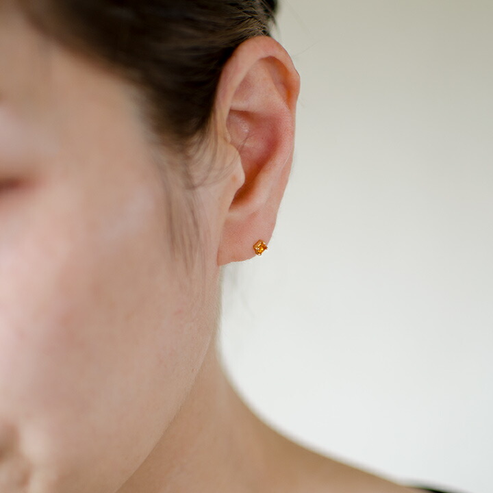 umu -アム- FINE JEWELRY STUIDIOオレンジサファイア スタッドピアス 「quadoro」pi0308_i2.jpg