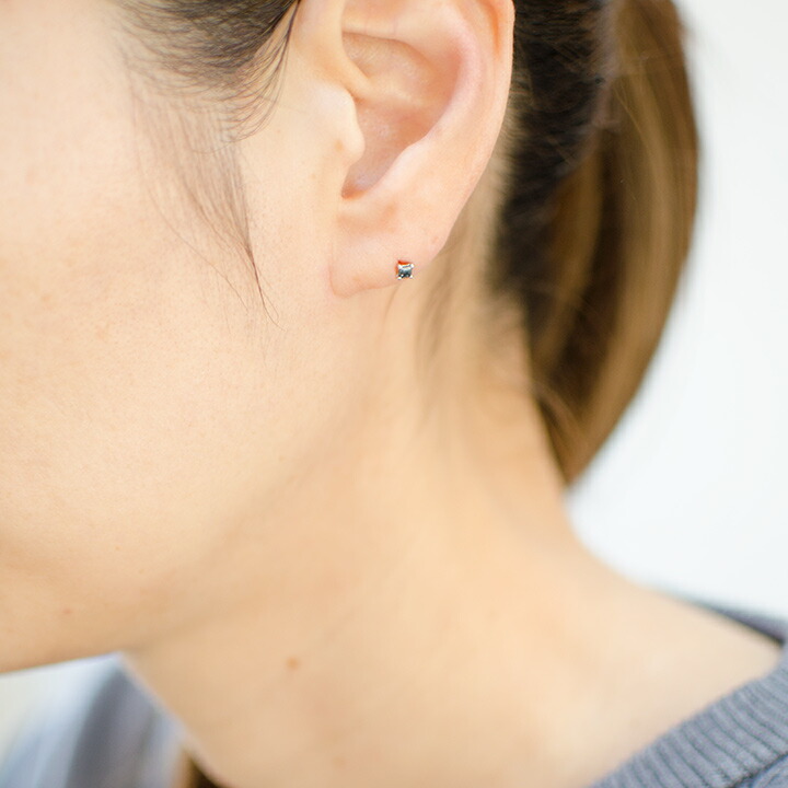 umu -アム- FINE JEWELRY STUIDIOカラーチェンジガーネット スタッドピアスpi0320_i3.jpg