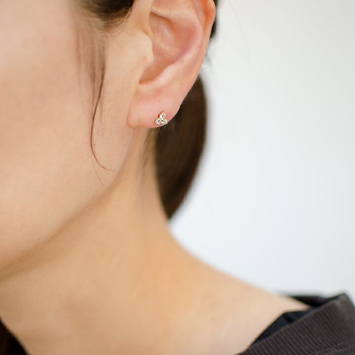 umu -アム- FINE JEWELRY STUIDIOアクアマリン フラワーモチーフ スタッドピアスpi0326_i3.jpg
