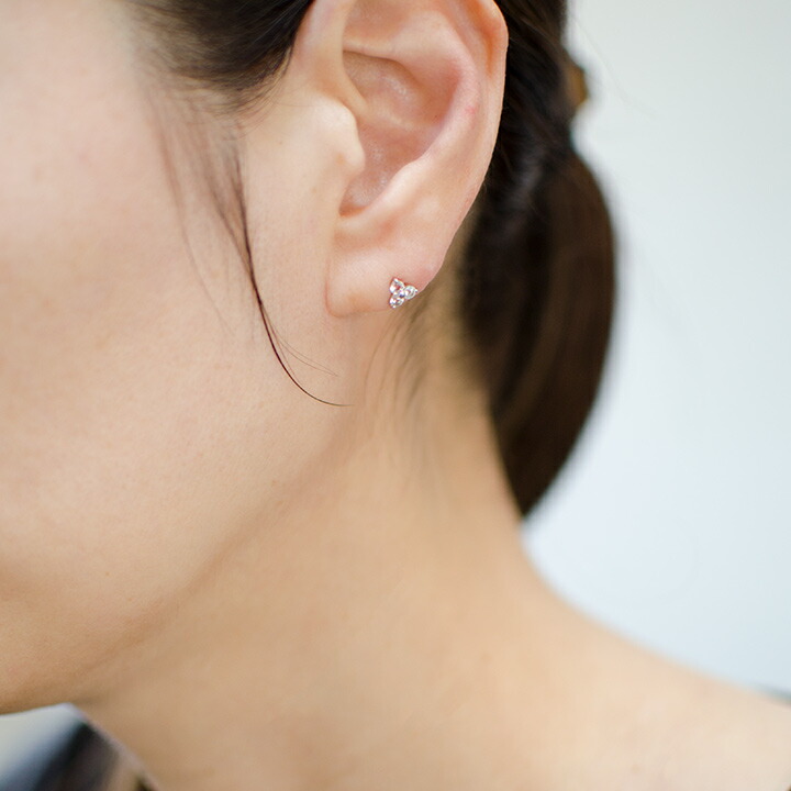 umu -アム- FINE JEWELRY STUIDIOホワイトトパーズ フラワーモチーフ スタッドピアスpi0328_i3.jpg