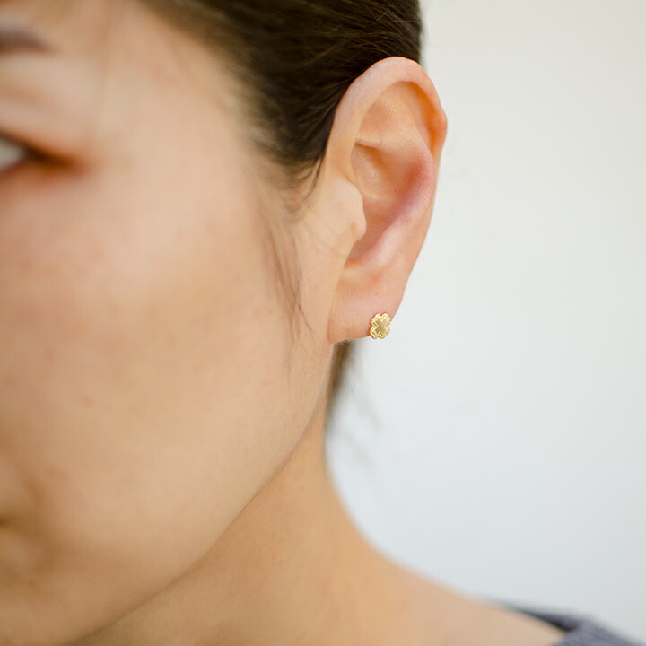 umu -アム- FINE JEWELRY STUIDIOクローバーモチーフ スタッドピアス 「felicita」pi0329_i2.jpg