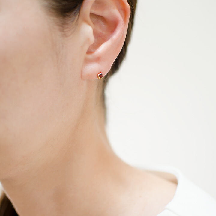 umu -アム- FINE JEWELRY STUIDIOガーネット スタッドピアス 「asso」pi0333_i3.jpg