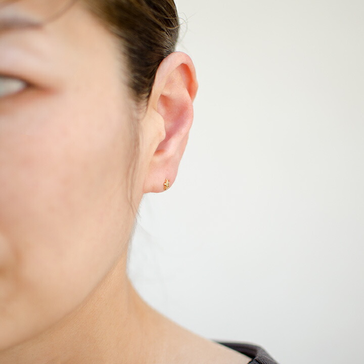 umu -アム- FINE JEWELRY STUIDIOペリドット スターモチーフ スタッドピアスpi0343_i2.jpg