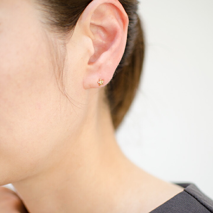 umu -アム- FINE JEWELRY STUIDIOペリドット スターモチーフ スタッドピアスpi0343_i3.jpg