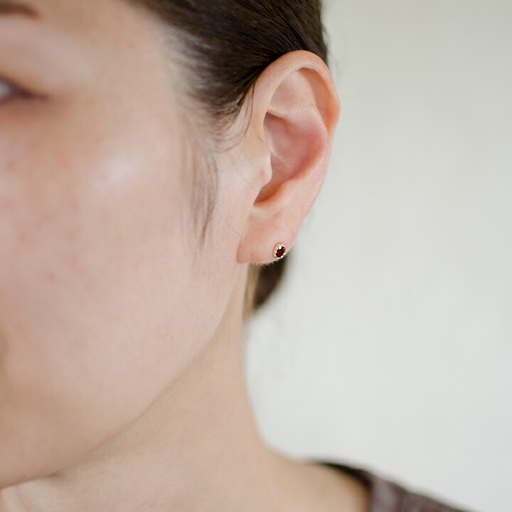 umu -アム- FINE JEWELRY STUIDIOガーネット スタッドピアス 「levita」pi0345_i2.jpg