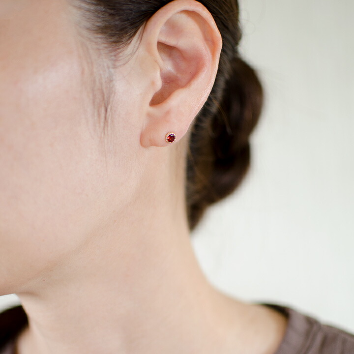 umu -アム- FINE JEWELRY STUIDIOガーネット スタッドピアス 「levita」pi0345_i3.jpg
