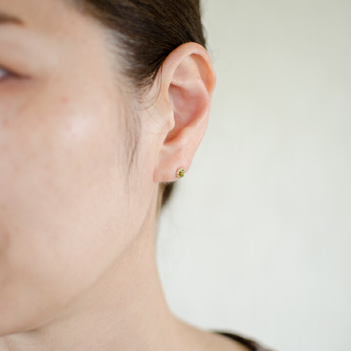 umu -アム- FINE JEWELRY STUIDIOペリドット スタッドピアス 「levita」pi0346_i2.jpg