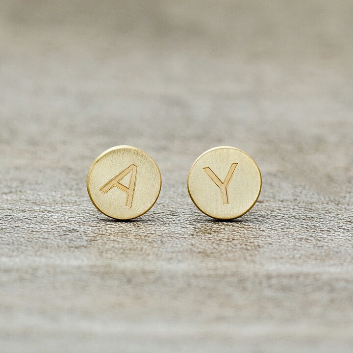 umu -アム- FINE JEWELRY STUIDIOK18 イニシャル ピアス 0.5ペアpi0348_3.jpg