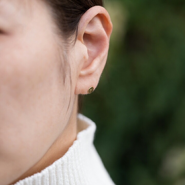 umu -アム- FINE JEWELRY STUIDIOK18 イニシャル ピアス 0.5ペアpi0348_9.jpg