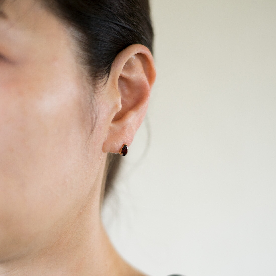 umu -アム- FINE JEWELRY STUIDIOガーネット スタッドピアス 「adulto」pi0356_i2.jpg