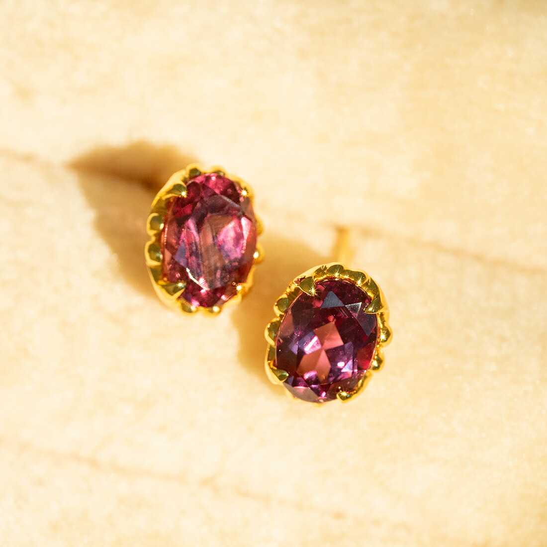 umu -アム- FINE JEWELRY STUIDIOカラーチェンジガーネット スタッドピアス 「fresco」pi0359_kanban2.jpg
