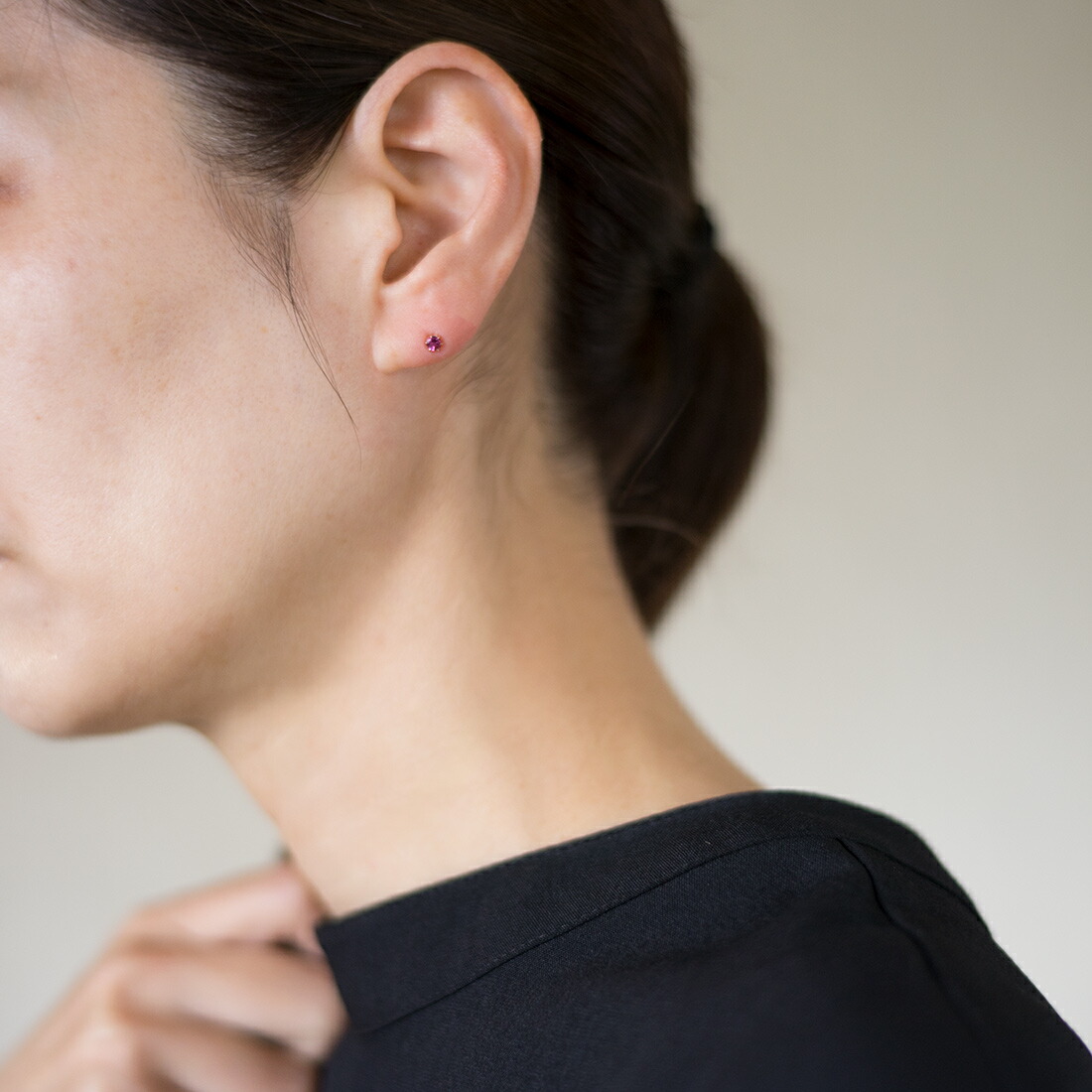 umu -アム- FINE JEWELRY STUIDIOロードライトガーネット スタッドピアスpi0360_i3.jpg