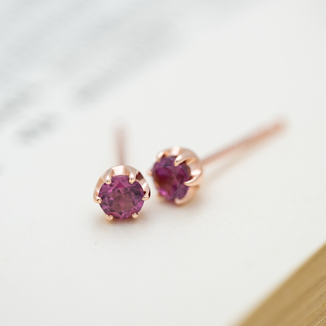 umu -アム- FINE JEWELRY STUIDIOロードライトガーネット スタッドピアスpi0360_kanban2.jpg