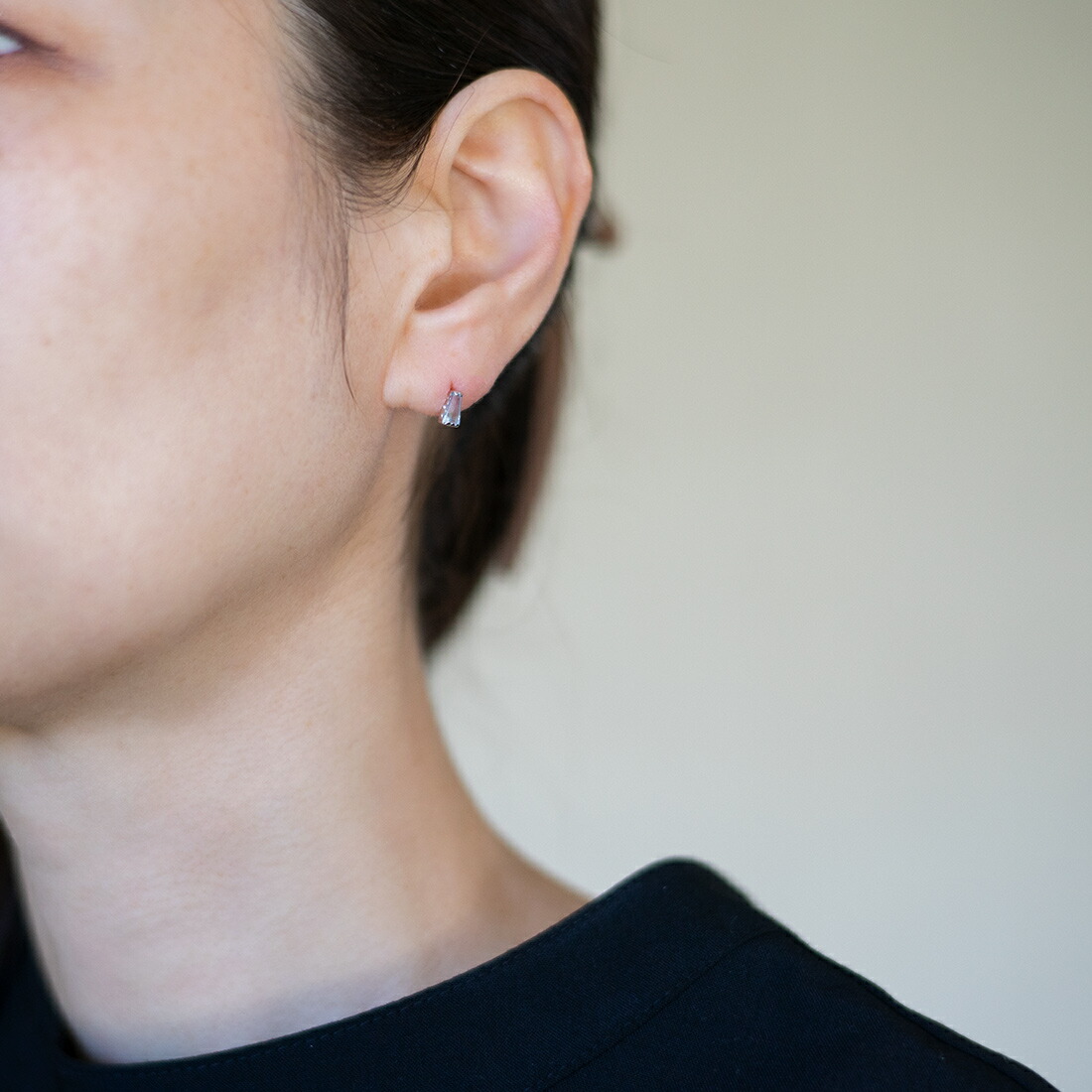 umu -アム- FINE JEWELRY STUIDIOテーパーバゲット ブルートパーズ スタッドピアスpi0364_i2.jpg