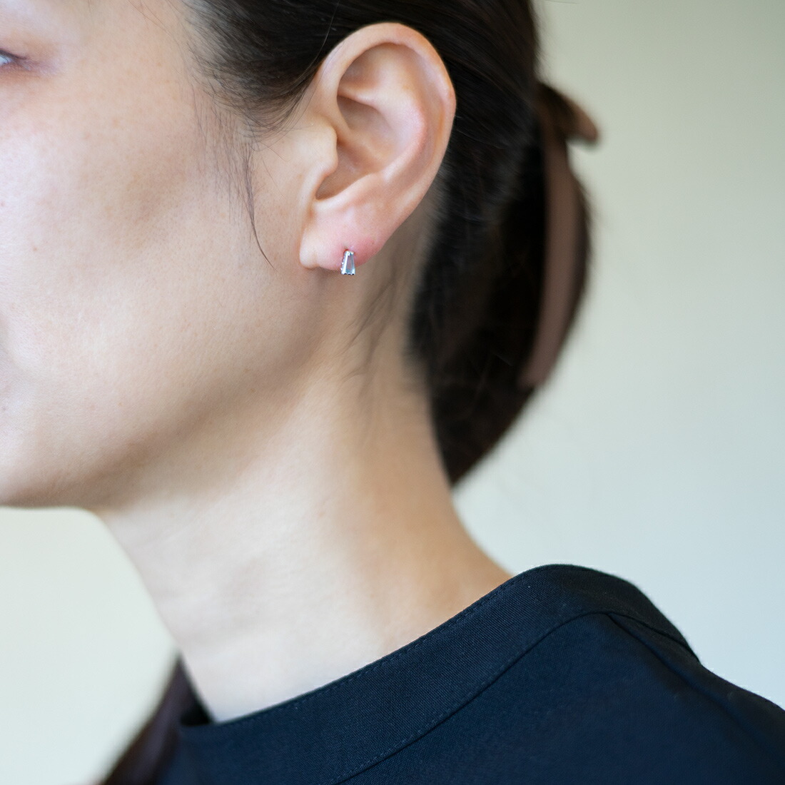 umu -アム- FINE JEWELRY STUIDIOテーパーバゲット ブルートパーズ スタッドピアスpi0364_i3.jpg