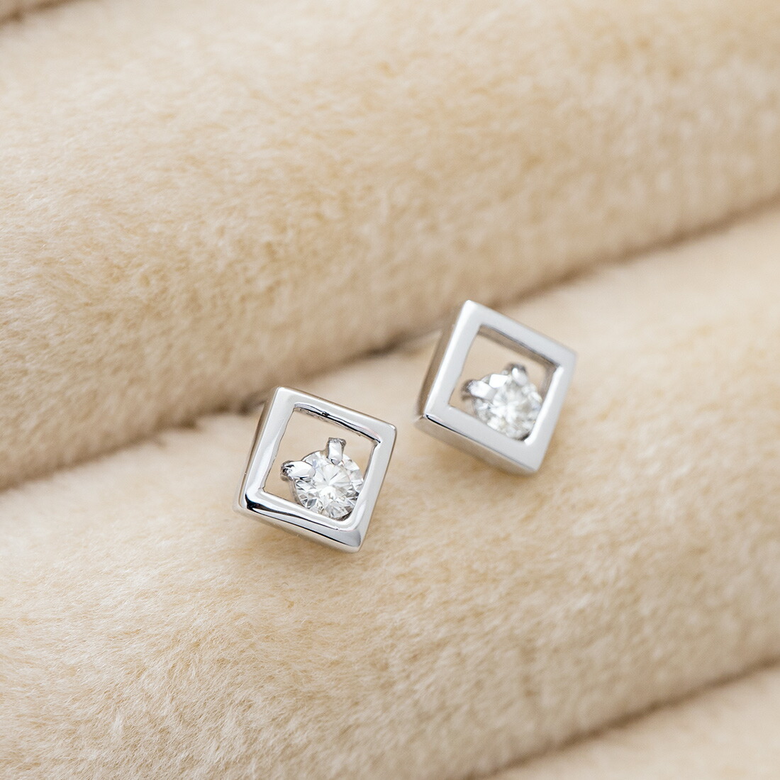 umu -アム- FINE JEWELRY STUIDIOダイヤモンド スタッドピアスpi0365_kanban2.jpg