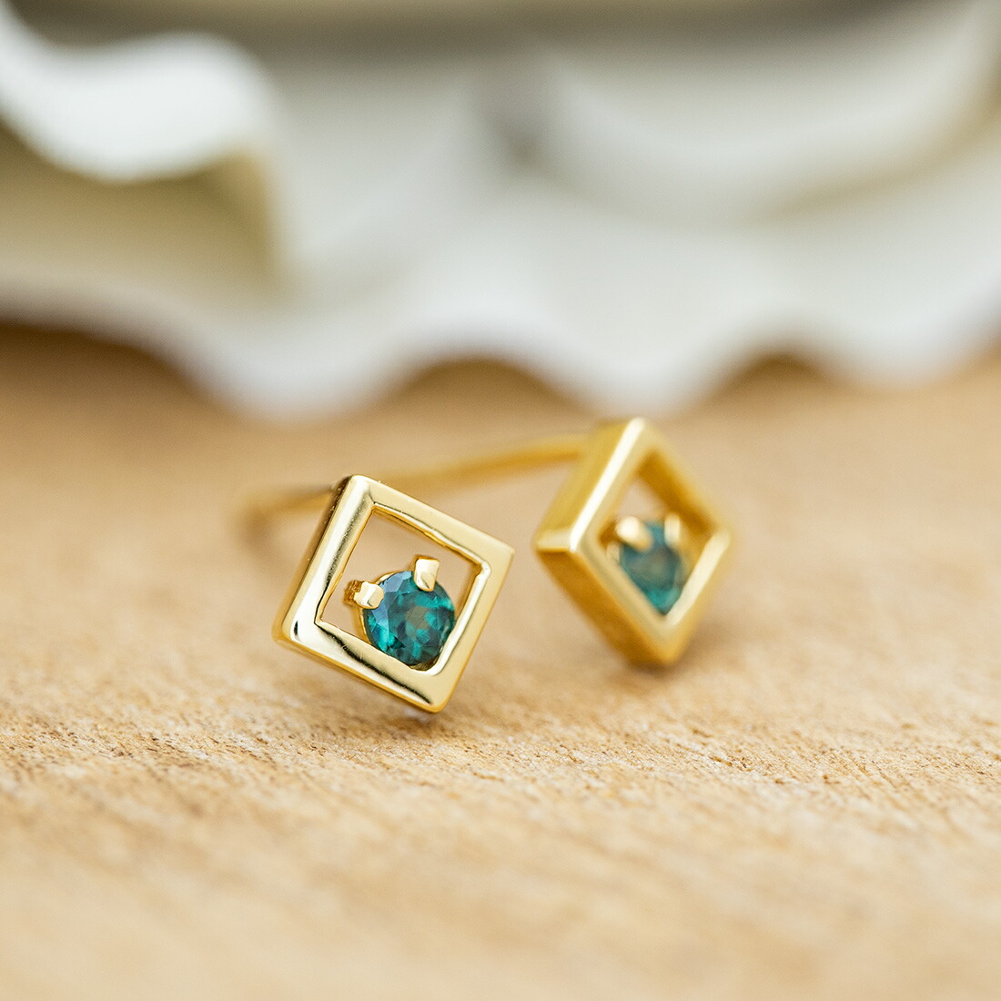 umu -アム- FINE JEWELRY STUIDIOカラーチェンジガーネット スタッドピアスpi0366_1.jpg
